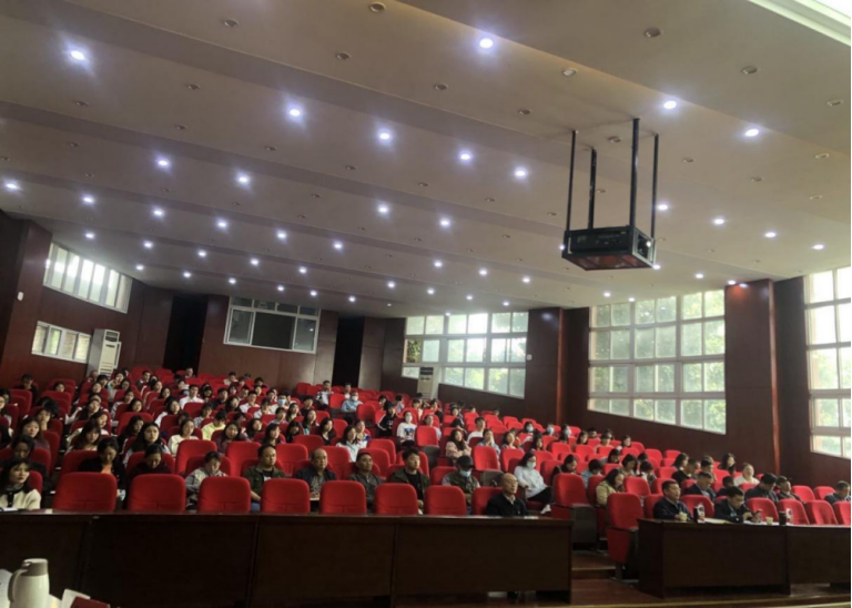 做爱视频
 民族学与历史学学院 社会学院 音乐舞蹈学院联合举行2022年上半年党员培训班开班仪式