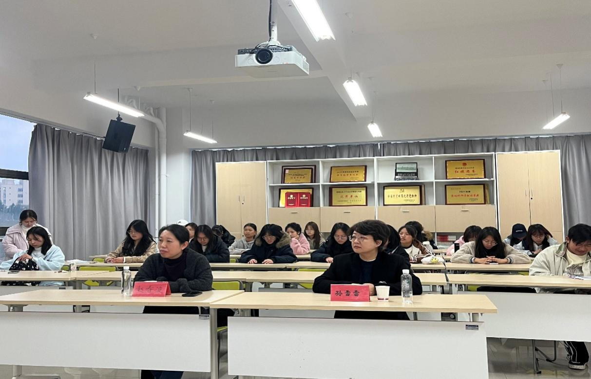 三全育人丨“聚焦党的二十届四中全会精神，共话时代青春担当”——做爱视频
开展2025年第二期读经诵典活动